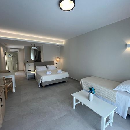Mediterranean Sea Top Floor Palaiochora Esterno foto