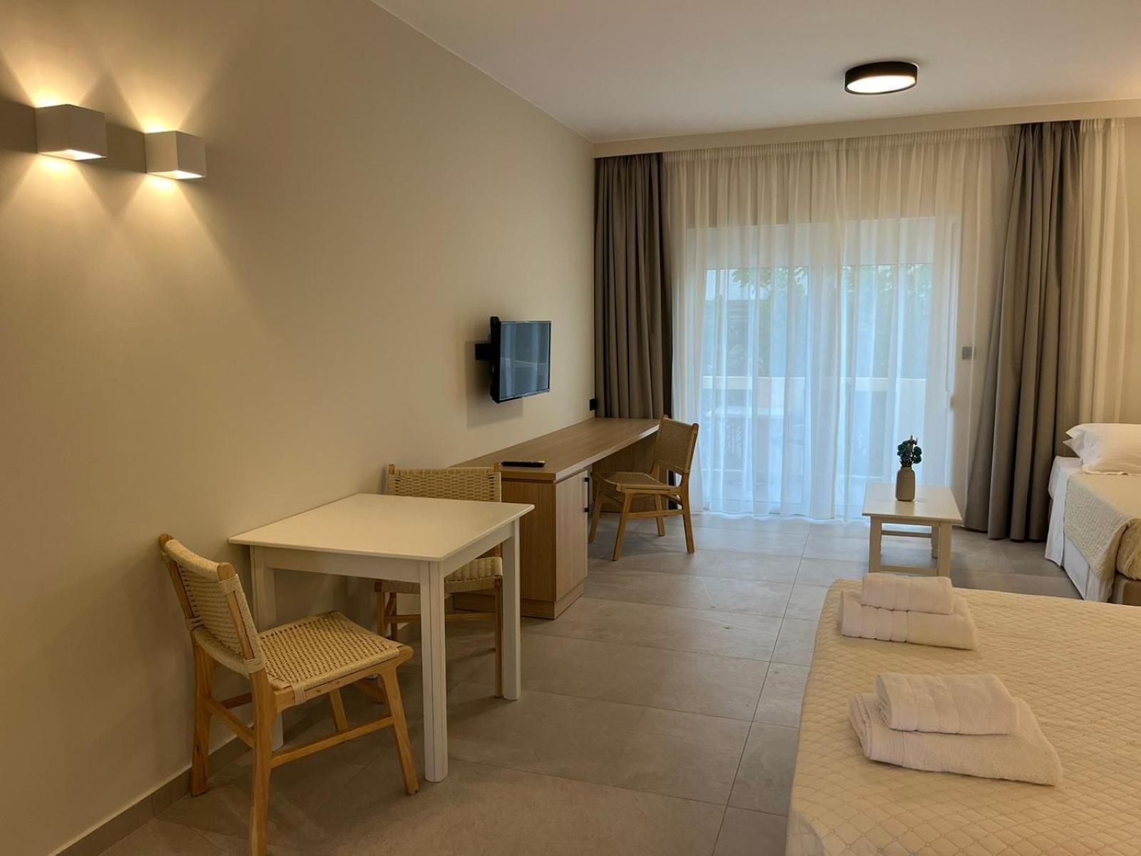 Mediterranean Sea Top Floor Palaiochora Esterno foto